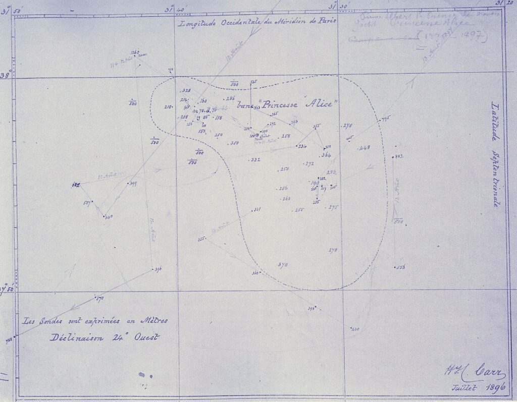 Den batymetriska kartan över Princess Alice-banken ritad med blått bläck i juli 1896, med lodningar i meter och streckad kontur, signerad av kapten Carr